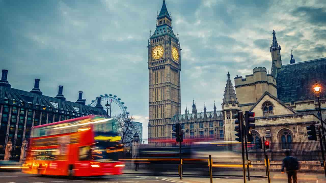 tháp đồng hồ Big Ben
